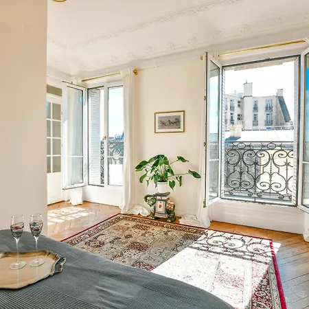 Eiffel Tower View Rose, #1 Apartament