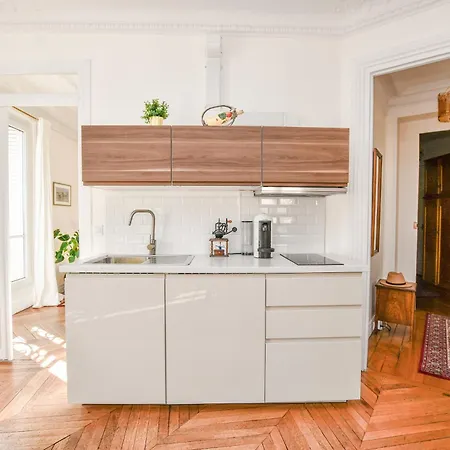 Eiffel Tower View Rose, #1 Apartament