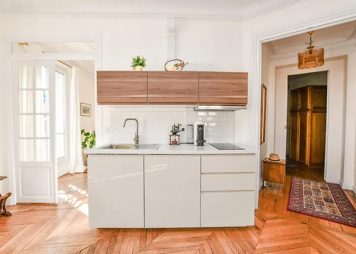 Eiffel Tower View Rose, #1 Apartment