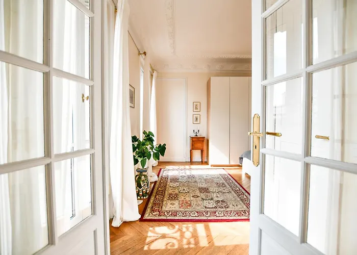 Eiffel Tower View Rose, #1 Apartment Paris