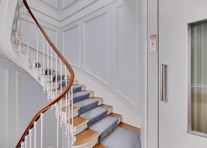 Eiffel Tower View Rose, #1 Apartment