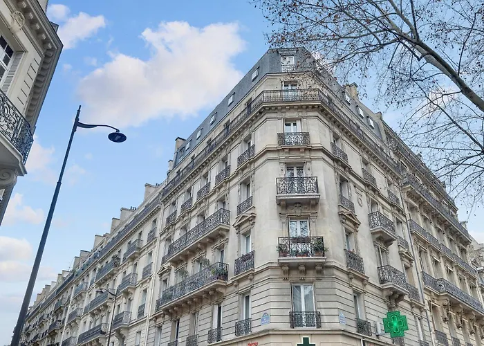 Eiffel Tower View Rose, #1 Apartment *